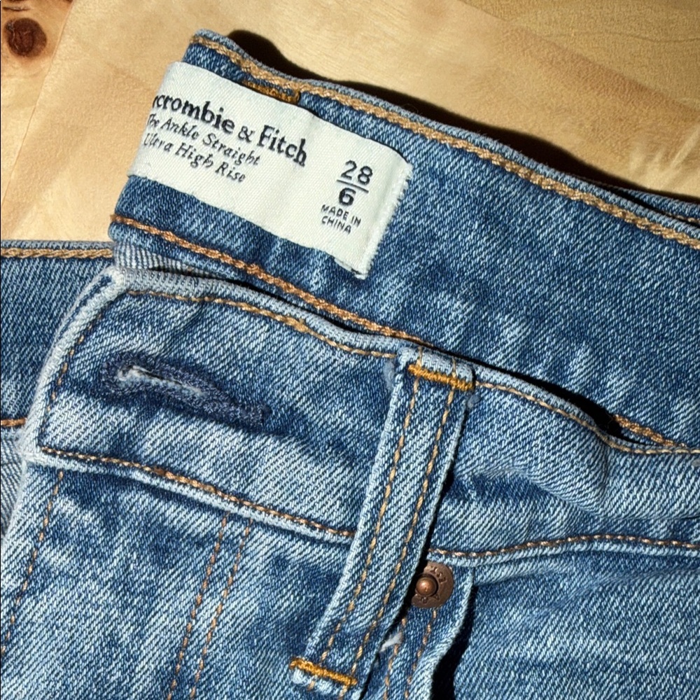 Abercrombie & Fitch THE ANKLE STRAIGHT ULTRA HIGH RISE 28R(6)